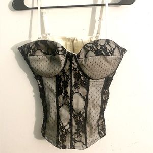 NWT Sleeveless White and Black Lace Ali & Kris Corset Top - Size M